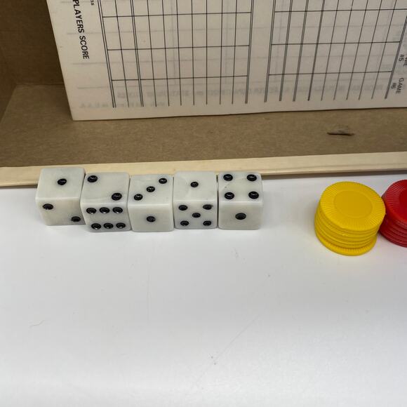 Vintage 1978 Milton Bradley Yahtzee Game Complete with Scorecard EUC - Picture 8 of 8